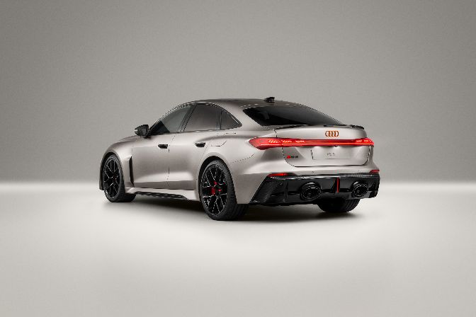 Audi%20%u0434%u0435%u0431%u044E%u0442%u0443%u0454%20%u0443%20%u0424%u043E%u0440%u043C%u0443%u043B%u0456-1